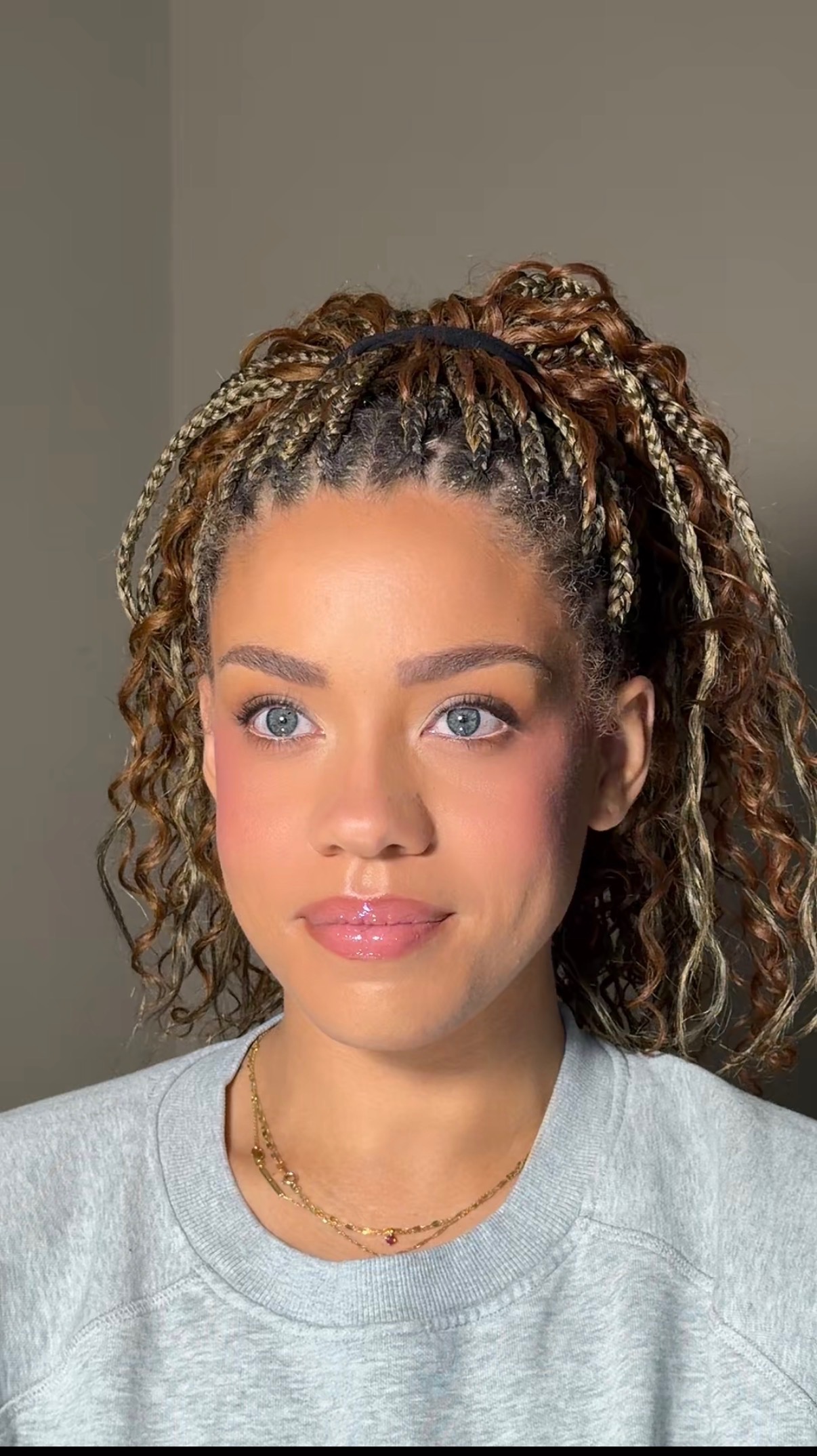 Natural glam profile